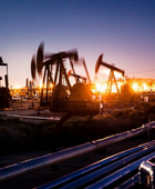 النفط دون 90 دولاراً بعد دعوة لسحب منسق للمخزونات