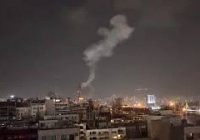 ضربات عنيفة على طهران وإيران تتمسك بقطع إمدادات النفط عبر مضيق هرمز