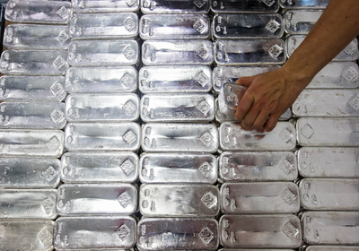 ارتفاع الذهب والفضة بنهاية التعاملات مع تراجع الدولار