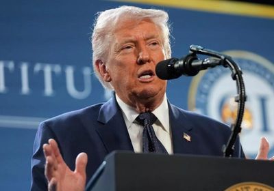 ترامب يعلن تدمير 10 زوارق إيرانية لزرع الألغام