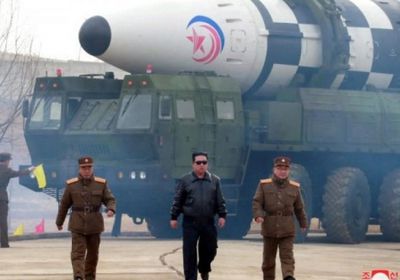 زعيم كوريا الشمالية وابنته يشهدان اختبارات لصواريخ كروز