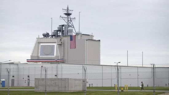 الرئيس الروماني يعلن السماح بنشر قوات أمريكية في بلاده