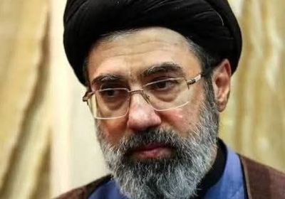 المرشد الإيراني الجديد يدعو إلى إبقاء مضيق هرمز مغلقا