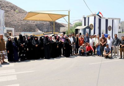 كوادر أمانة الانتقالي تواصل وقفاتها الاحتجاجية لليوم الـ 20