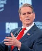 بيسنت: البحرية الأمريكية قد ترافق السفن بمضيق هرمز ضمن تحالف دولي