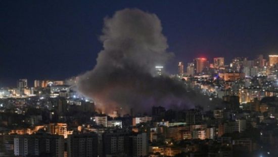 دوي انفجارات ودخان قرب تل أبيب بعد التحذير من صواريخ إيرانية