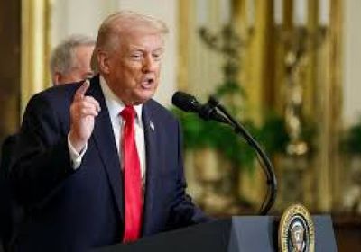 ترامب يتوعد بتوجيه ضربات قوية لإيران