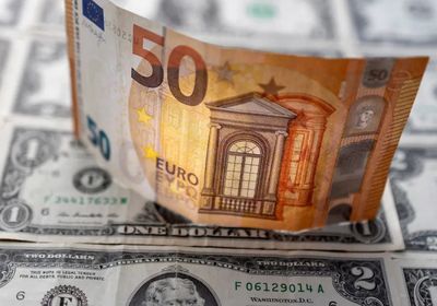 اليورو بأدنى مستوى في 7 أشهر مع لجوء المستثمرين للدولار