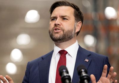 بوليتيكو: "دي فانس" عارض قرار ترامب بخوض الحرب مع إيران