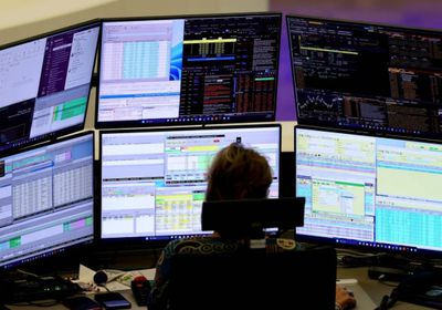 بورصات أوروبا تعمق خسائرها بضغط من صدمة الطاقة