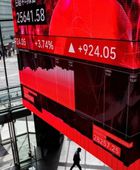 بورصة طوكيو تواصل النزيف وهوندا تتوقع خسارة تاريخية