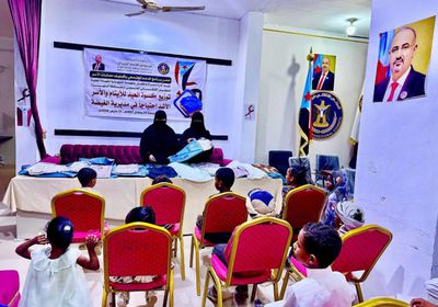 برعاية الرئيس الزُبيدي.. انتقالي المهرة يوزع كسوة العيد للأيتام   