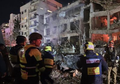 السيطرة على حريق اندلع بمنشأة نفطية بأبوظبي