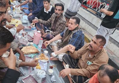 الانتقالي يقيم مائدة إفطار جماعي بمناسبة ذكرى تحرير عدن