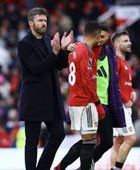 كاريك يتجاهل دعوة روني لتعيينه مدربا دائما ليونايتد