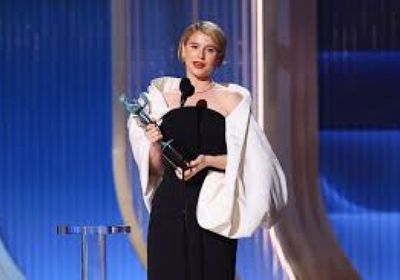 جيسي باكلي تحصد جائزة الأوسكار عن دورها بـ"هامنت"