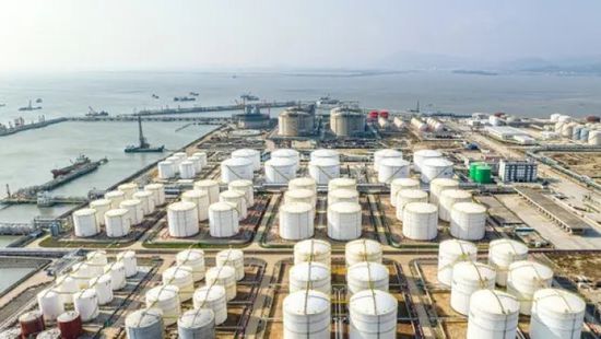 الصين ترفع وارداتها النفطية بنسبة 16% لتعزيز مخزوناتها