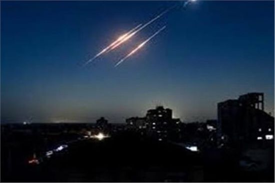 الإمارات تعلن تعاملها مع اعتداءات صاروخية إيرانية