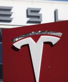 "تسلا" تبرم صفقة بـ 4.3 مليار دولار مع "إل جي"