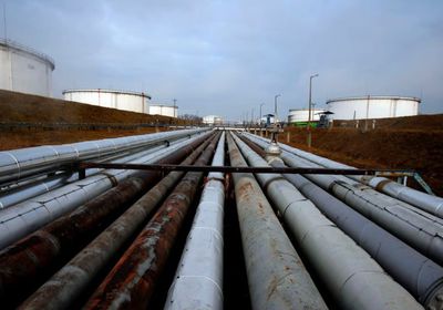 ماكرون يطالب بإعادة تشغيل خط "دروجبا" النفطي