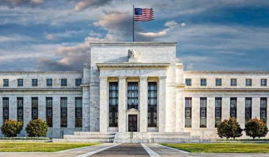 الفيدرالي الأمريكي يُبقي أسعار الفائدة دون تغيير للمرة الثانية