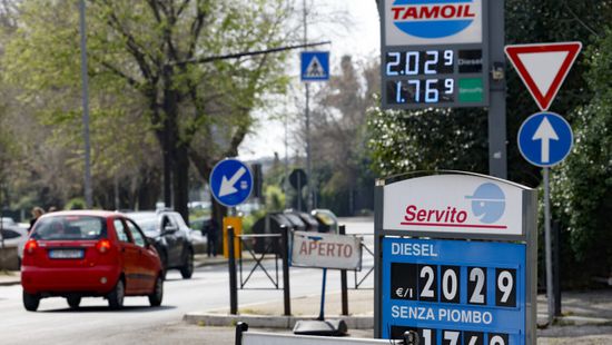 إيطاليا تتخذ تدابير لمواجهة ارتفاع أسعار الوقود