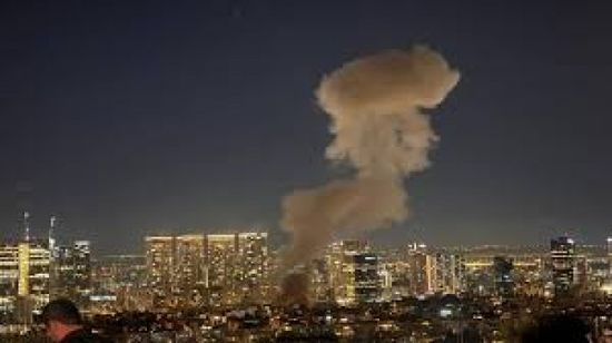 دوي انفجارات في تل أبيب بعد رصد صواريخ أُطلقت من إيران