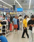 زخم يملأ الأسواق والمراكز التجارية في الإمارات