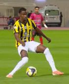 إصابة دومبيا لاعب الاتحاد السعودي بتمزق في الرباط الصليبي للركبة