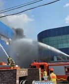 إصابة 50 شخصاً في حريق مصنع سيارات بكوريا