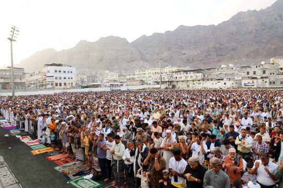 صلاة العيد في عدن.. رسائل الاصطفاف وتجديد العهد الشعبي