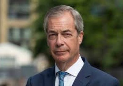 فاراج يقول إنه سيحظر صلاة الجماعة في بريطانيا إذا أصبح رئيسا للحكومة