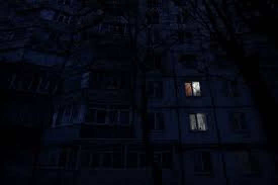 انقطاع الكهرباء عن معظم منطقة تشرنيهيف الأوكرانية عقب هجوم روسي