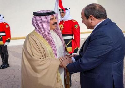 الرئيس المصري يبحث مع العاهل البحريني التحديات الإقليمية والاعتداءات الإيرانية