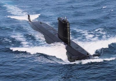 غواصة نووية بريطانية تصل بحر العرب