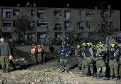 إيران تهدد البنى التحتية في الشرق الأوسط بعد مهلة حددها ترامب لفتح هرمز