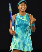 أوساكا توازن بين موسم الملاعب الرملية و"معضلة" الأمومة