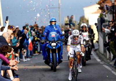 "الإمارات للدراجات" يتوج بلقب سباق "ميلانو سان ريمو" في إيطاليا