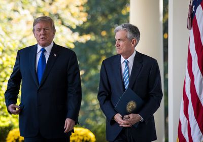 باول يتمسك بمنصبه في الفيدرالي رغم ضغوط ترامب