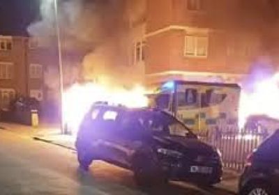 شرطة لندن: إضرام النيران في سيارات إسعاف تابعة لمنظمة يهودية