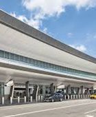 توقف الرحلات في مطار لاغوارديا في نيويورك بسبب حادث بين طائرة ومركبة