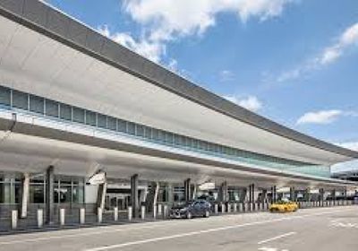 توقف الرحلات في مطار لاغوارديا في نيويورك بسبب حادث بين طائرة ومركبة