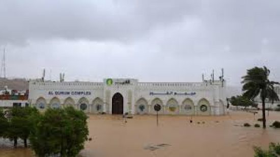 سلطنة عمان: مقتل 5 في انجراف سيارات بسبب السيول