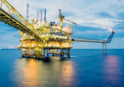 عقود الغاز في أوروبا تقفز 5% مع تصاعد تهديدات هرمز