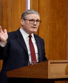 ستارمر يحذر من الاستسلام لوهم انتهاء حرب إيران سريعًا