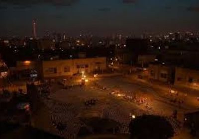 انقطاع الكهرباء في خرمشهر الإيرانية جراء غارات