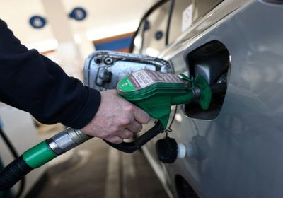 أسعار البنزين في أمريكا تقترب من 4 دولارات للجالون
