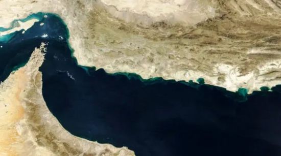 "ذا تايمز": بريطانيا تقود تحركات دولية واسعة لفتح مضيق هرمز