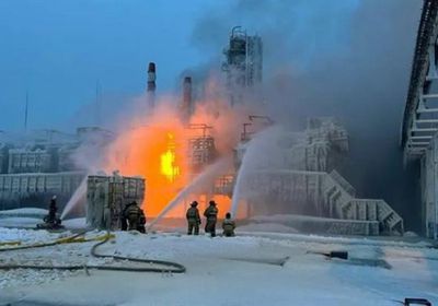 اندلاع حريق في ميناء أوست-لوجا الروسي عقب هجوم بطائرات مسيرة