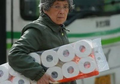 طوكيو تدعو لعدم التهافت على تخزين ورق التواليت
